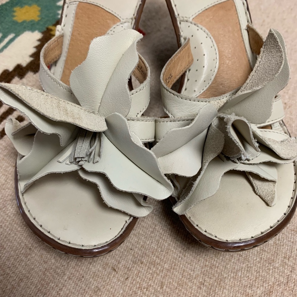Born Leather Flower Sandals-8 - Picture 3 of 8
